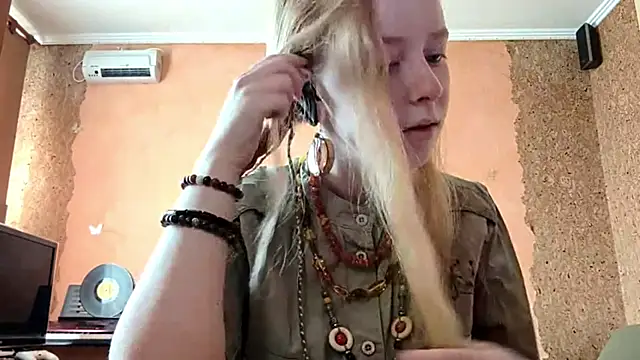 Snapshot of KateVibe_01 chatting on April 14, 2026, 11:22 pm KateVibe 01 online show from April 14, 2026, 11:22 pm