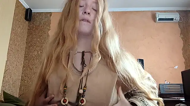 Snapshot of KateVibe_01 chatting on April 28, 2026, 11:21 pm KateVibe 01 online show from April 28, 2026, 11:21 pm