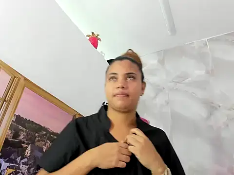 EllyBloom online show from May 5, 2026, 1:41 pm