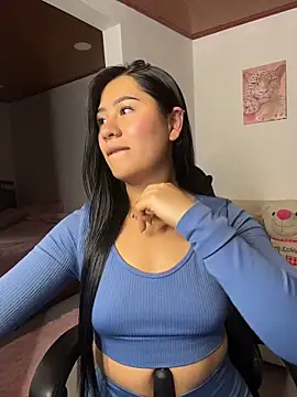 EvelynLeen  online show from April 9, 2026, 10:26 pm