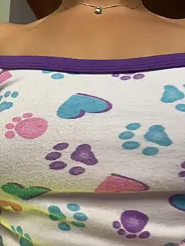 EvelynLeen  online show from April 14, 2026, 11:11 pm