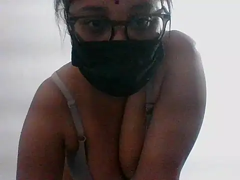 sexy nita online show from April 11, 2026, 2:43 pm