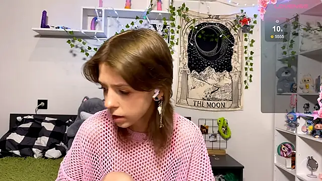 Snapshot of LunaBless chatting on April 15, 2026, 1:56 am LunaBless online show from April 15, 2026, 1:56 am