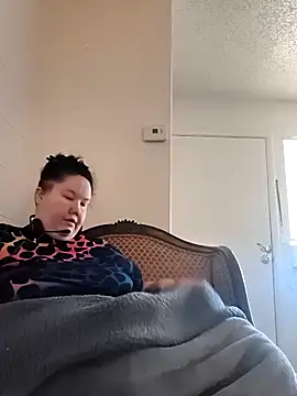 hisalphaqueen27 online show from April 15, 2026, 7:58 pm
