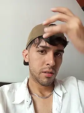 RodrigoColby2 online show from May 15, 2026, 5:42 pm