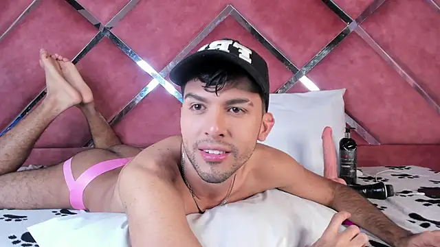 RodrigoColby2 online show from May 18, 2026, 4:07 am