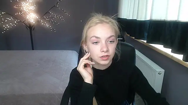 SonnySofia online show from April 22, 2026, 5:32 am