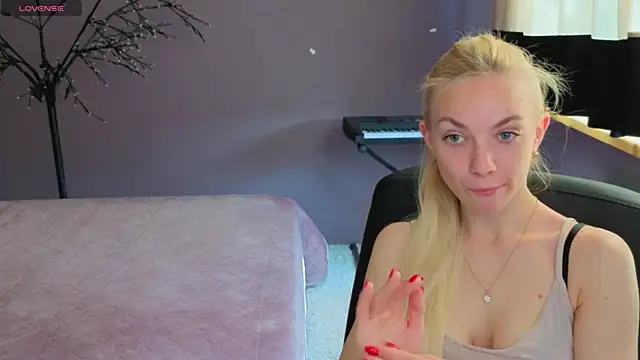 SonnySofia online show from May 18, 2026, 5:46 am