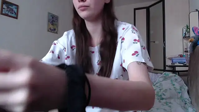 PunyKnee online show from April 22, 2026, 12:07 pm