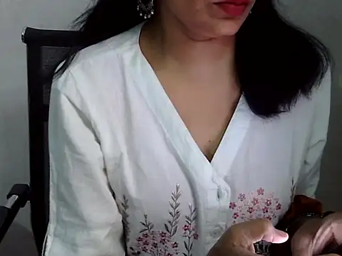 Snapshot of lustybebo chatting on April 7, 2026, 4:46 am lustybebo online show from April 7, 2026, 4:46 am