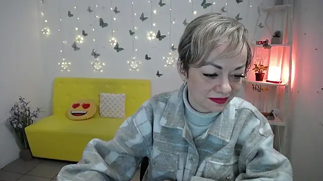 NikaMayu online show from May 4, 2026, 5:14 am