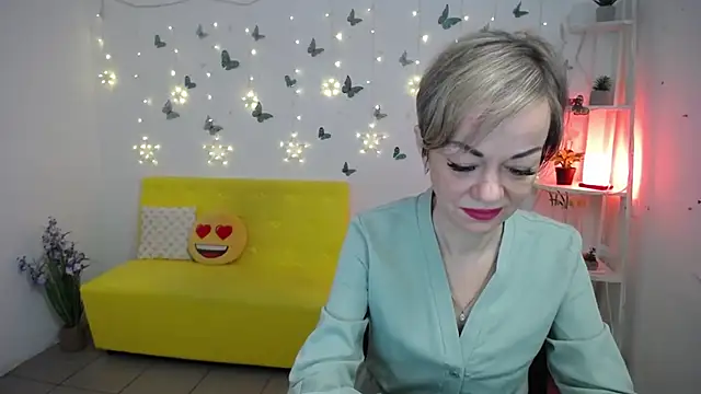 NikaMayu online show from May 9, 2026, 5:12 am