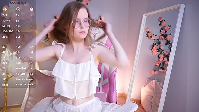 Snapshot of More_Sonne chatting on June 11, 2026, 1:31 pm More Sonne online show from June 11, 2026, 1:31 pm