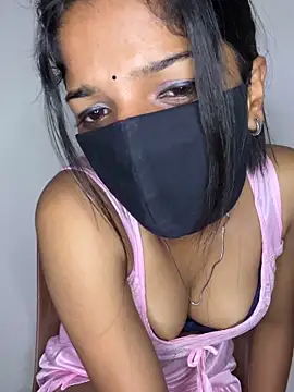 simran-cam online show from April 18, 2026, 8:09 pm