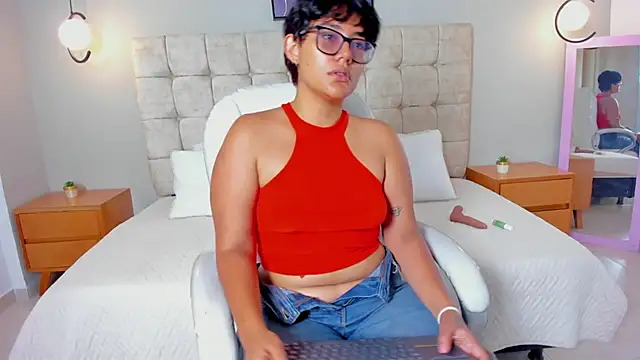 roxy sweet18 online show from April 7, 2026, 8:53 pm