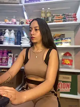 Snapshot of DulceLatinaxo chatting on April 17, 2026, 9:51 pm DulceLatinaxo online show from April 17, 2026, 9:51 pm