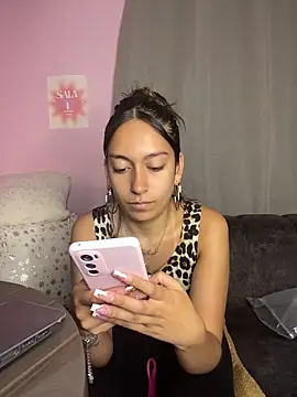 Snapshot of DulceLatinaxo chatting on May 13, 2026, 10:06 pm DulceLatinaxo online show from May 13, 2026, 10:06 pm