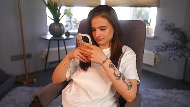 LourieLinsey online show from April 8, 2026, 12:27 pm