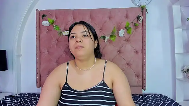 Snapshot of ROSELEI_ chatting on June 3, 2026, 12:19 pm ROSELEI online show from June 3, 2026, 12:19 pm