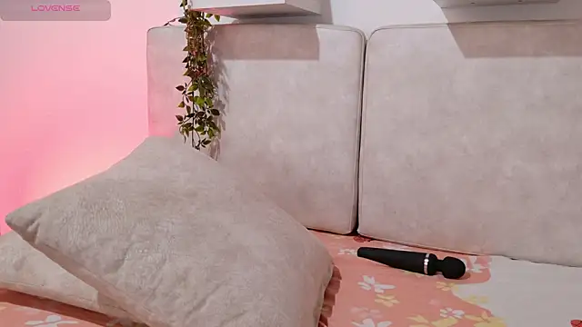 Hanni Dulce  online show from April 8, 2026, 12:16 pm