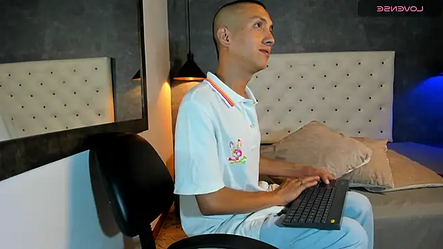 Snapshot of Jara_Chick chatting on May 29, 2026, 8:29 pm Jara Chick online show from May 29, 2026, 8:29 pm