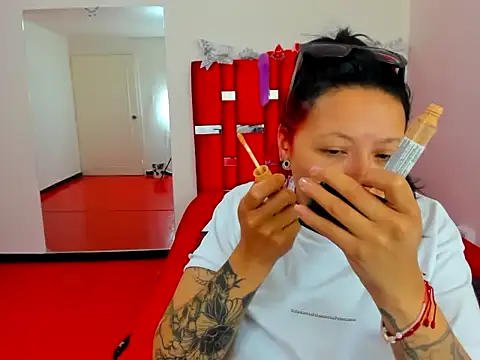 scarlett red 1 online show from May 20, 2026, 4:13 pm