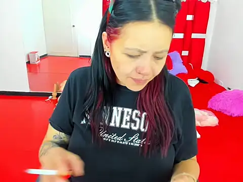 scarlett red 1 online show from May 31, 2026, 5:20 pm