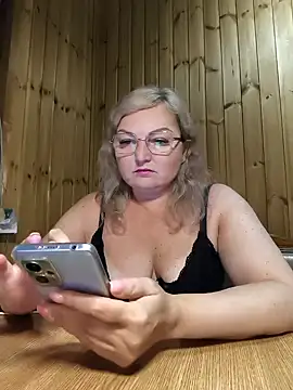 White-Chocolatte online show from May 19, 2026, 4:02 pm