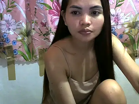 petitegirl123 online show from April 7, 2026, 1:11 pm