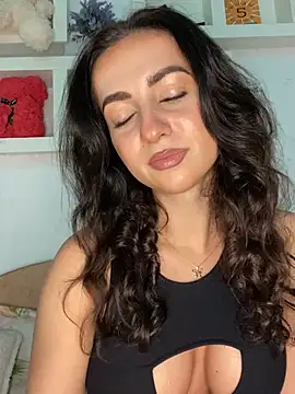 KarolDolly05 online show from July 4, 2026, 2:01 pm