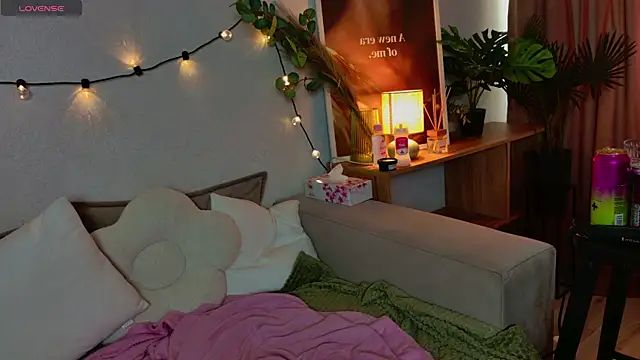 Lumllue online show from April 14, 2026, 9:48 am