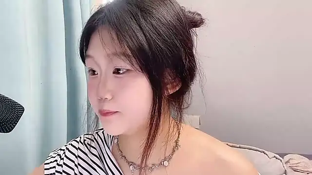 Snapshot of Lilababy00 chatting on April 17, 2026, 2:03 am Lilababy00 online show from April 17, 2026, 2:03 am