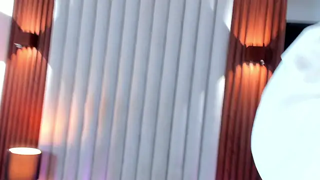 Scarlett Evanss  online show from April 15, 2026, 12:56 pm