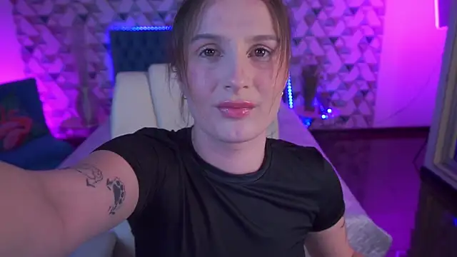 VikVikLove online show from May 28, 2026, 7:44 pm