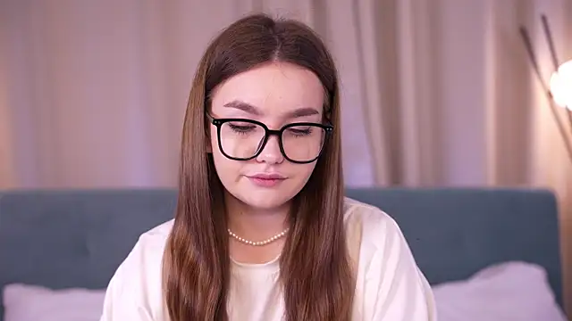 EvaWyliam online show from April 9, 2026, 2:11 pm