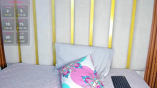 Snapshot of valen_petty chatting on April 11, 2026, 6:56 pm valen petty online show from April 11, 2026, 6:56 pm