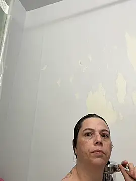 lily1982 online show from May 25, 2026, 4:57 pm
