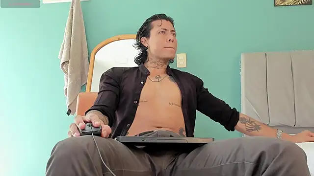 Snapshot of Damian_Romanoff chatting on April 26, 2026, 3:21 pm Damian Romanoff online show from April 26, 2026, 3:21 pm