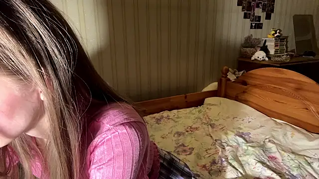 Snapshot of BambiBlush chatting on April 14, 2026, 2:34 pm BambiBlush online show from April 14, 2026, 2:34 pm
