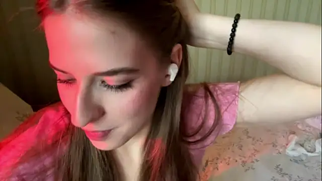 Snapshot of BambiBlush chatting on May 6, 2026, 1:49 pm BambiBlush online show from May 6, 2026, 1:49 pm