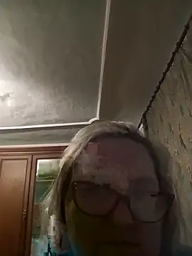 AureliaSky598 online show from May 19, 2026, 5:52 pm