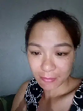 mia0033 online show from April 19, 2026, 6:21 pm