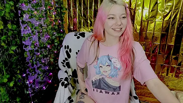 Snapshot of Sansarella chatting on March 5, 2025, 6:23 pm Sansarella online show from March 5, 2025, 6:23 pm