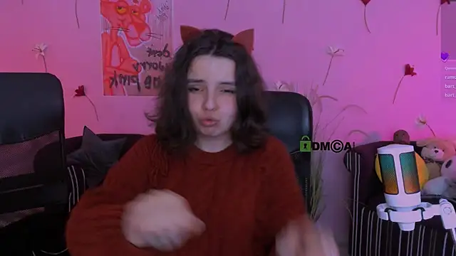 mia mooon  online show from April 12, 2026, 2:55 pm