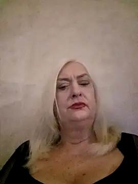 Julia20X online show from April 25, 2026, 4:48 pm