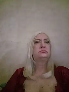 Julia20X online show from May 17, 2026, 6:04 pm