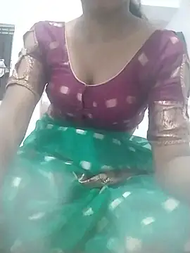 Shaniya03 online show from May 19, 2026, 5:08 pm