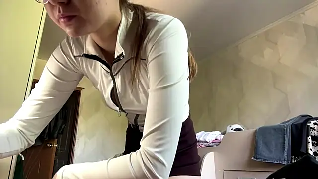 UncaringArtery online show from May 17, 2026, 6:33 am
