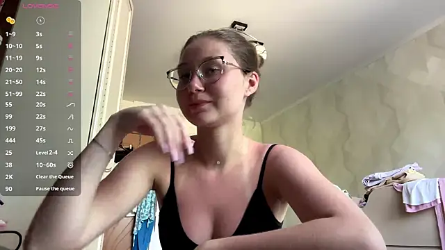 Snapshot of UncaringArtery chatting on July 12, 2026, 7:32 am UncaringArtery online show from July 12, 2026, 7:32 am