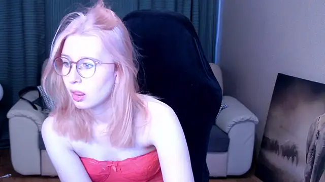 Lily Spark  online show from May 14, 2026, 1:01 am
